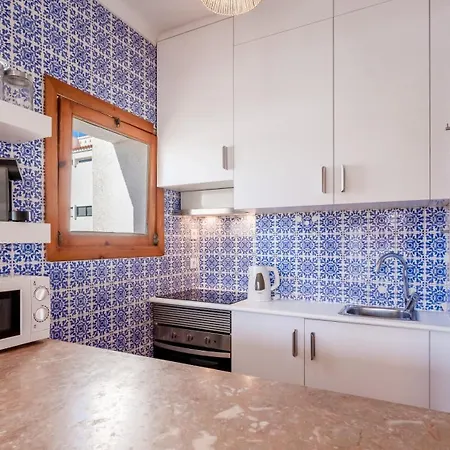 Comfy 2 Bdr W/ Balcony By Lovelystay *