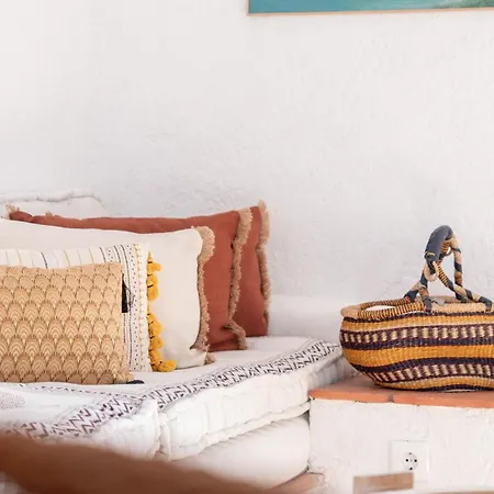 Comfy 2 Bdr W/ Balcony By Lovelystay *