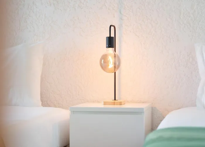 公寓 Comfy 2 Bdr W/ Balcony By Lovelystay