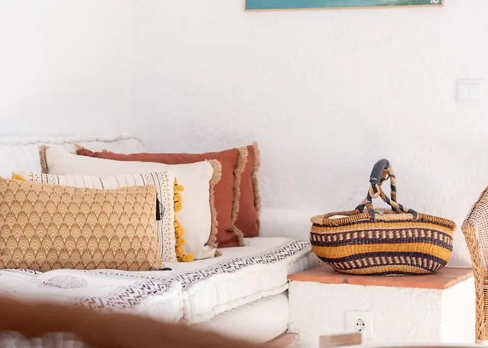 Comfy 2 Bdr W/ Balcony By Lovelystay *