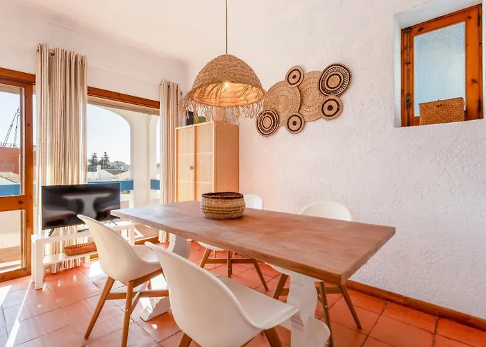 Comfy 2 Bdr W/ Balcony By Lovelystay 阿尔布费拉