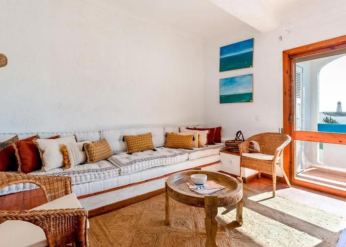 Apartman Comfy 2 Bdr W/ Balcony By Lovelystay *