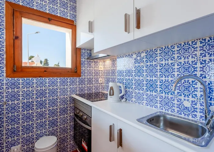 Apartman Comfy 2 Bdr W/ Balcony By Lovelystay *