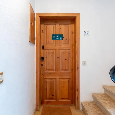 Comfy 2 Bdr W/ Balcony By Lovelystay アパート